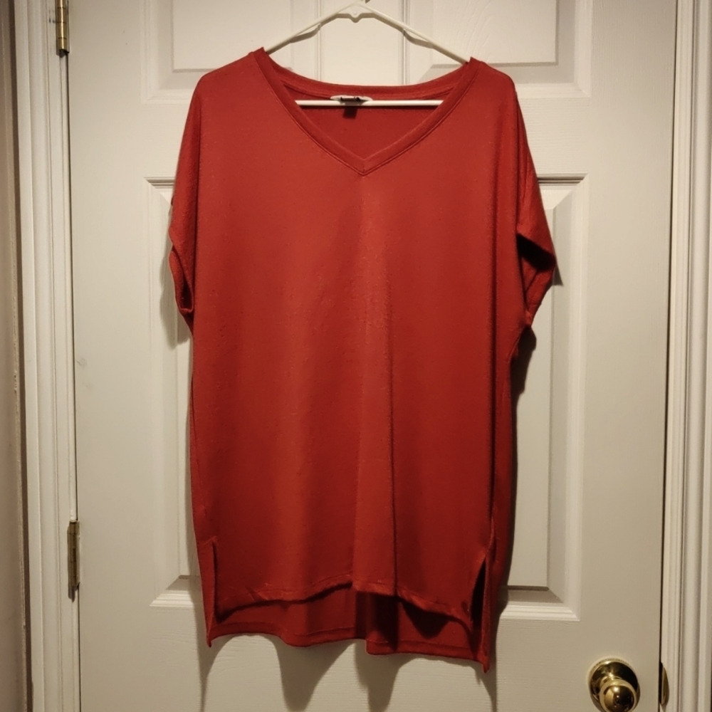 Orvis deep red high low v-neck